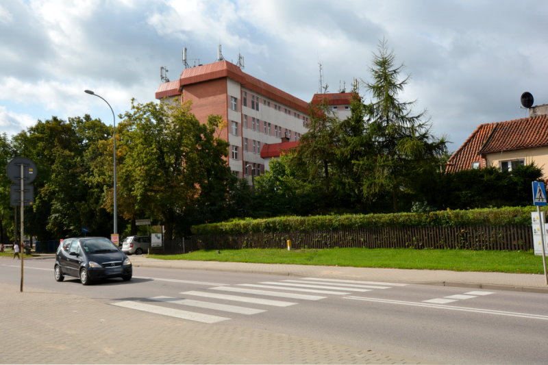 Przejście dla pieszych na ulicy Gołdapskiej w Olecku, koło szpitala